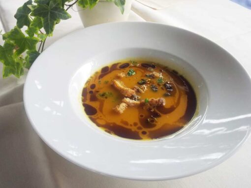 Kürbiscremesuppe mit Kernöl